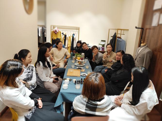 薛丹青,公司經(jīng)營(yíng)范圍包括:企業(yè)信息咨詢服務(wù);企業(yè)形象策劃